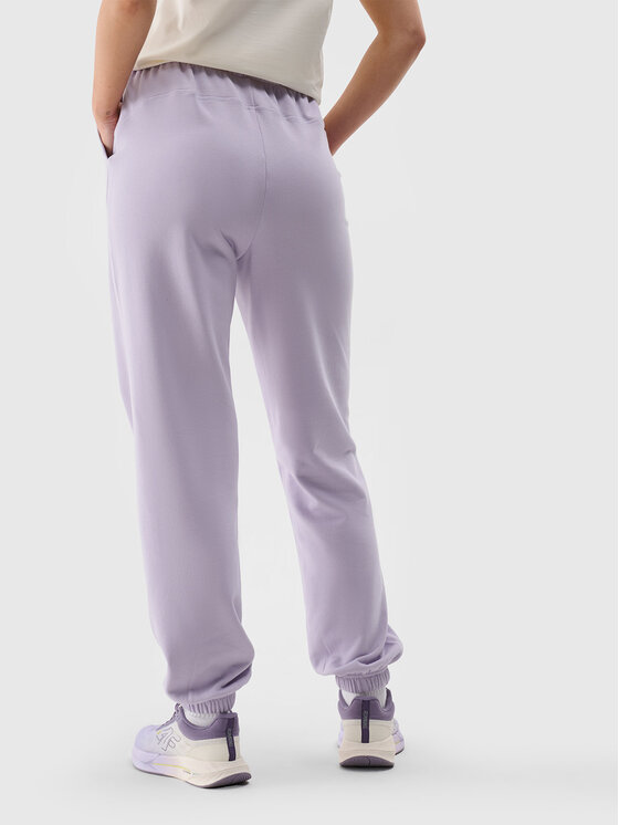 4F 4F Spodnie dresowe EASY WEAR Fioletowy jasny Regular Fit