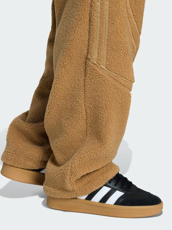adidas adidas Spodnie dresowe BORG FLEECE TEAMGEIST Brązowy jasny Loose Fit