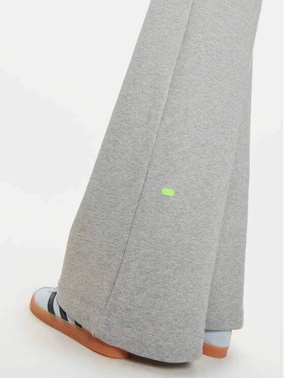 adidas adidas Teplákové nohavice Kseniaschnaider IW5670 Sivá Loose Fit