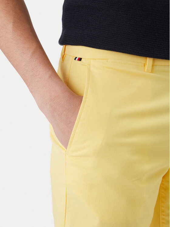 Tommy Hilfiger Tommy Hilfiger Szövet rövidnadrág Denton 9.5 MW0MW42351 Sárga Slim Fit