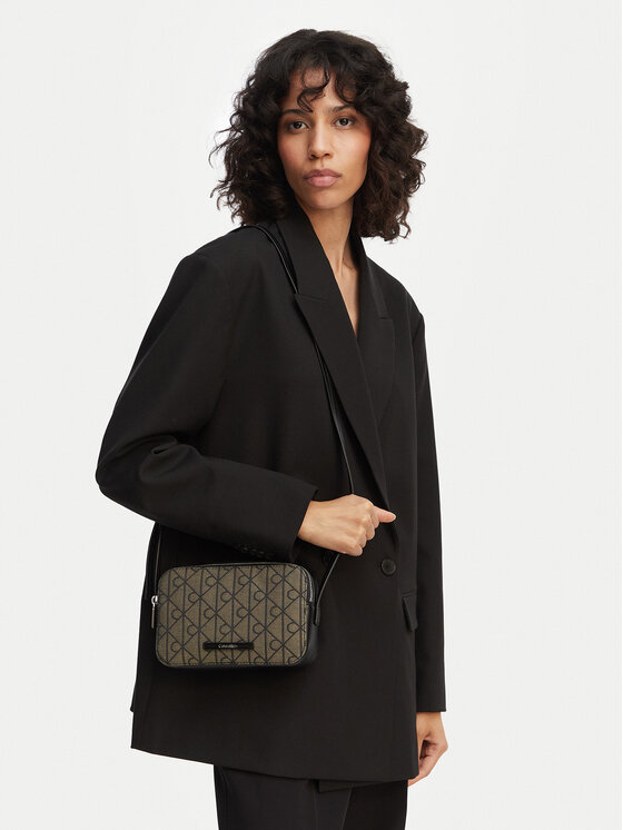 Calvin Klein Geantă Emblem Trio Pebble Shoulder Bag LV04F3533G Maro