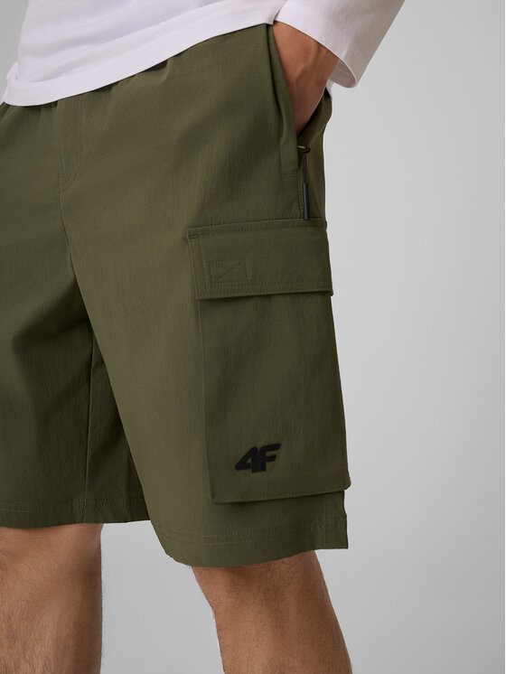 4F 4F Szorty materiałowe ESSENTIAL Khaki Regular Fit