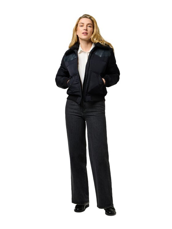 Wrangler Wrangler Kurtka puchowa 112370812 Czarny Regular Fit