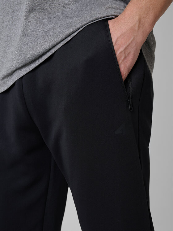4F 4F Spodnie dresowe MULTI ACTIVE Czarny Regular Fit