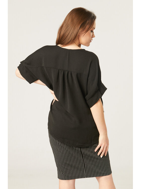 QUIOSQUE QUIOSQUE Halenka 19-TK-206 Černá Regular Fit