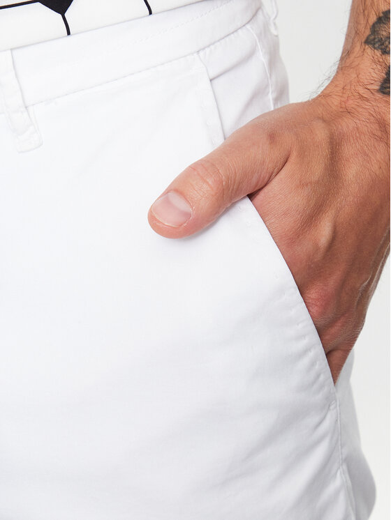 Baldessarini Baldessarini Шорти от плат B1 16946/000/2402 Бял Regular Fit