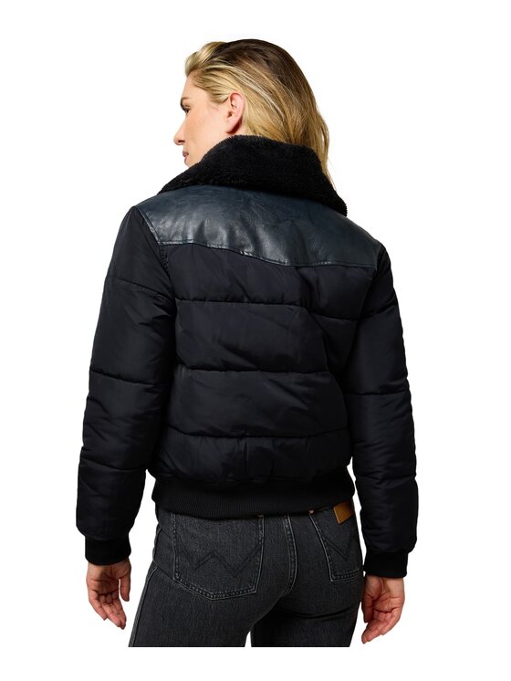 Wrangler Wrangler Kurtka puchowa 112370812 Czarny Regular Fit