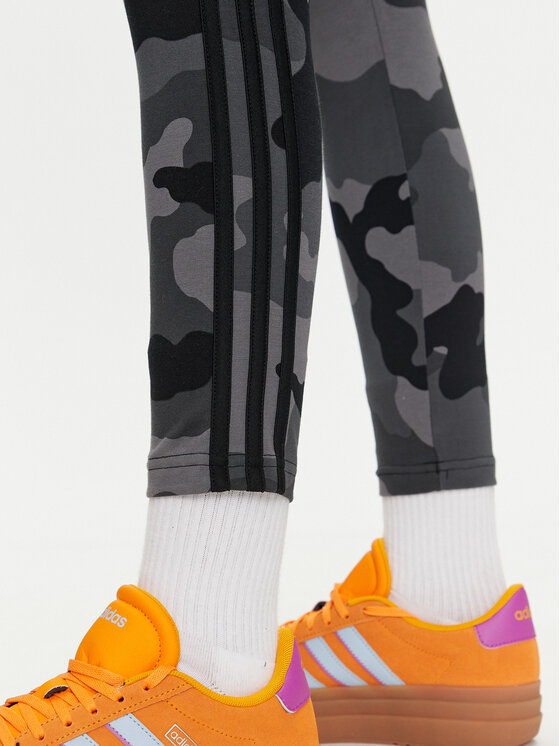 adidas Leggings Essentials 3 Stripes Camo Print IX3709 Grau Slim Fit Modivo