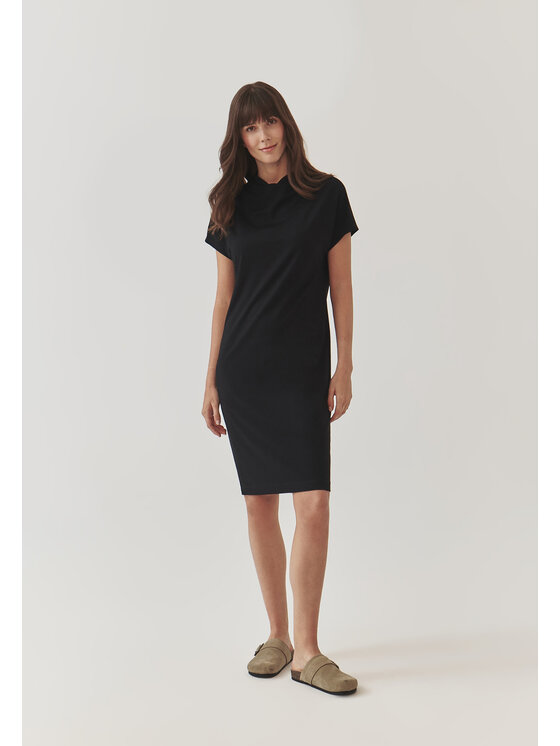 TATUUM TATUUM Sukienka dzianinowa ZORIMA Czarny Fitted Fit
