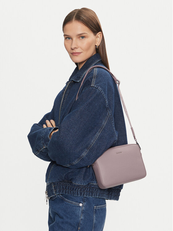 Calvin Klein Calvin Klein Дамска чанта Ck Must Small Camera Bag_Caviar K60K613084 Виолетов