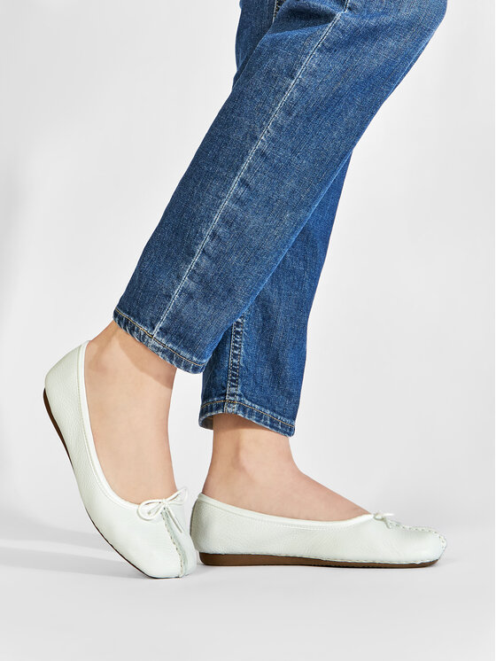 Clarks Clarks Baleríny Freckle Ice 203544554 Biela