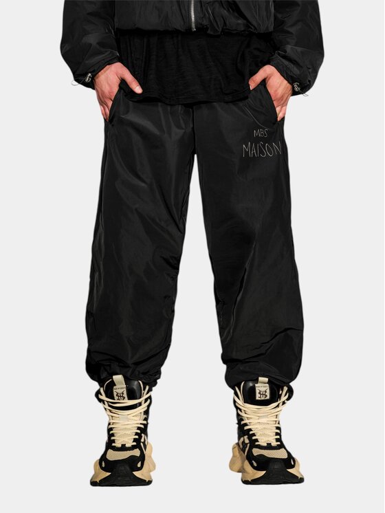MADE BY SOCIETY MADE BY SOCIETY Spodnie materiałowe RUNOFF Pants - P17592 Czarny Basic Fit