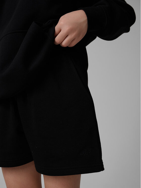 4F 4F Szorty sportowe BASIC+ Czarny Oversize