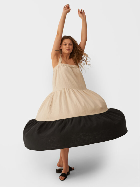 Undress Code Undress Code Лятна рокля Dolce Far Niente 562 Бежов Regular Fit