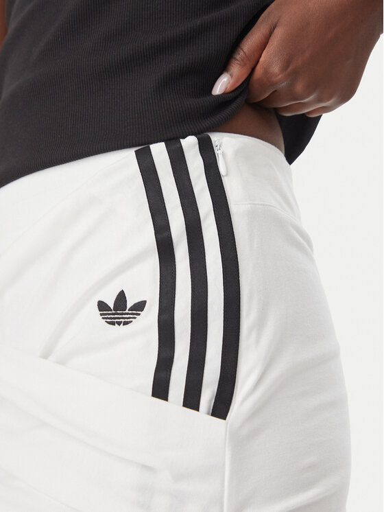 adidas adidas Пола-шорти Adidas x Jennie Wrap LD4969 Бял Regular Fit