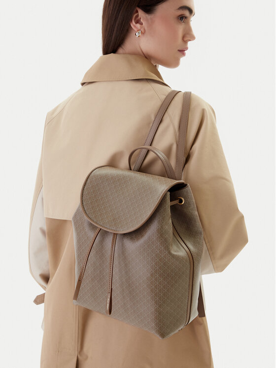 Calvin Klein Calvin Klein Ruksak Emblem Aop Flap Backpack LV04F3271G Béžová