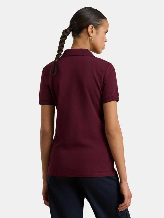 Modelka w koszulce polo, widok odzieży z tyłu.