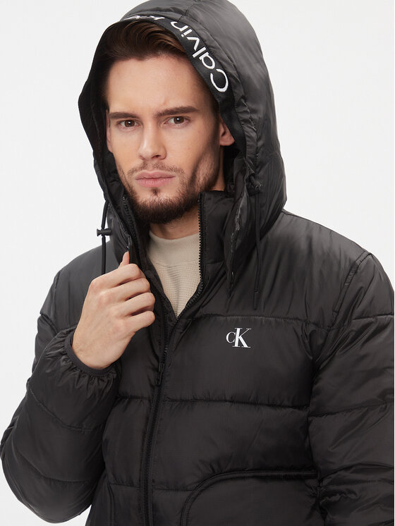 Calvin Klein Jeans Calvin Klein Jeans Žieminė striukė J30J324330 Juoda Regular Fit