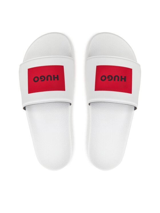 Para klapków widziana z góry, oba buty ustawione równolegle.