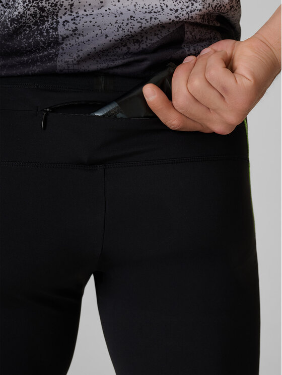 4F 4F Szorty sportowe FLOW MOTION Czarny Slim Fit
