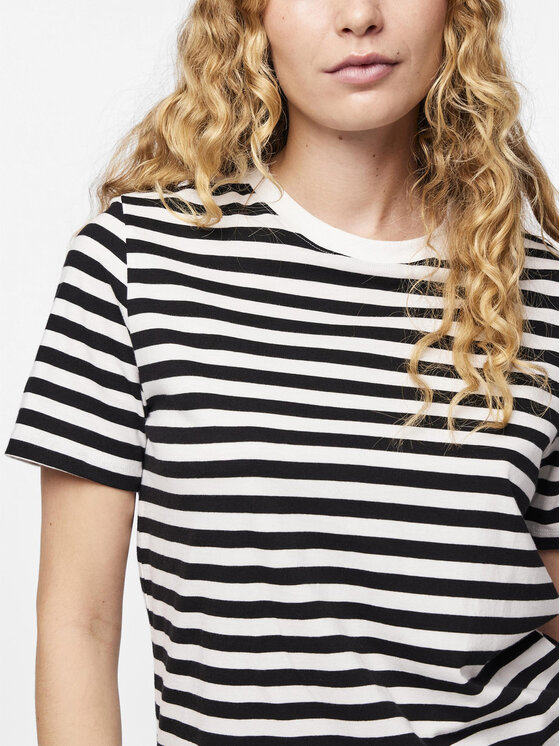 Pieces Pieces T-shirt Ria 17146339 Crna Regular Fit