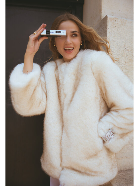 BIZUU BIZUU Futro WINTER WARM FLUFFY FUR Biały Standard Fit