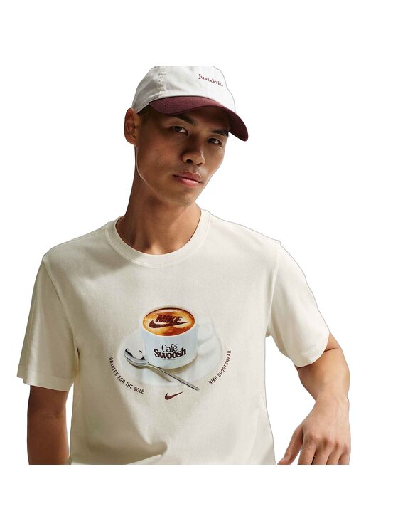 Nike Nike T-Shirt U NSW TEE STD CAFE SWOOSH MUG IH1159-133 Beżowy Regular Fit