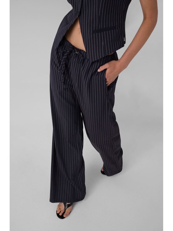 Guess Guess Spodnie materiałowe 183483 Niebieski Slim Fit