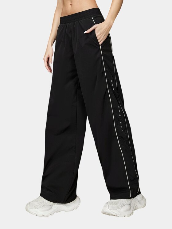 MADE BY SOCIETY MADE BY SOCIETY Spodnie materiałowe Pantaloni NOMAD TRACKS - P27074 Czarny Basic Fit