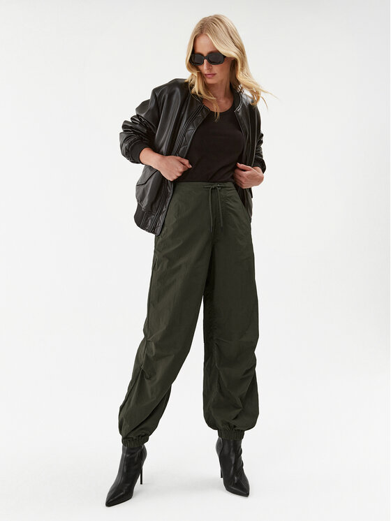 ONLY ONLY Hlače 15295049 Zelena Cargo Fit