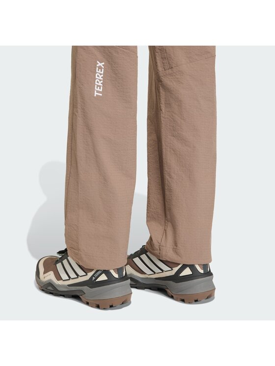 adidas adidas Spodnie outdoor 162747 Brązowy Regular Fit