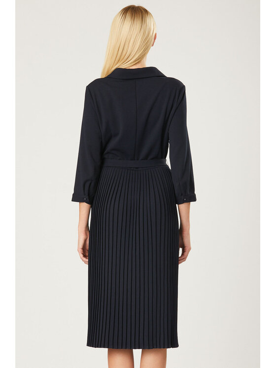 QUIOSQUE QUIOSQUE Každodenné šaty SCUPLEAT DRESS Tmavomodrá Regular Fit