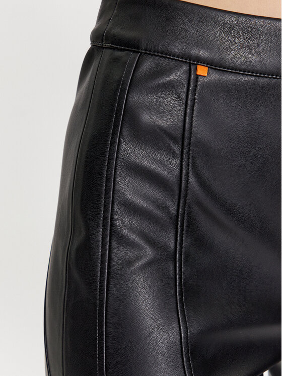 BOSS Boss Pantaloni din imitație de piele 50501104 Negru Slim Fit