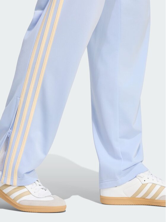 adidas adidas Spodnie materiałowe 159128 Niebieski jasny Regular Fit