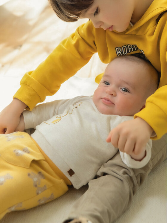 Mayoral Mayoral Set de bluză și pantaloni cu botoșei 2513 Galben Regular Fit