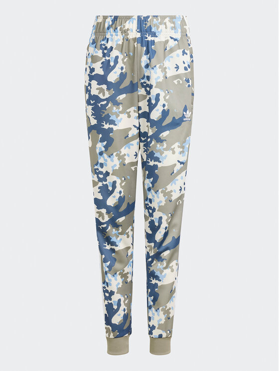 adidas Teplákové nohavice Camo SST IR7722 Zelená Regular Fit