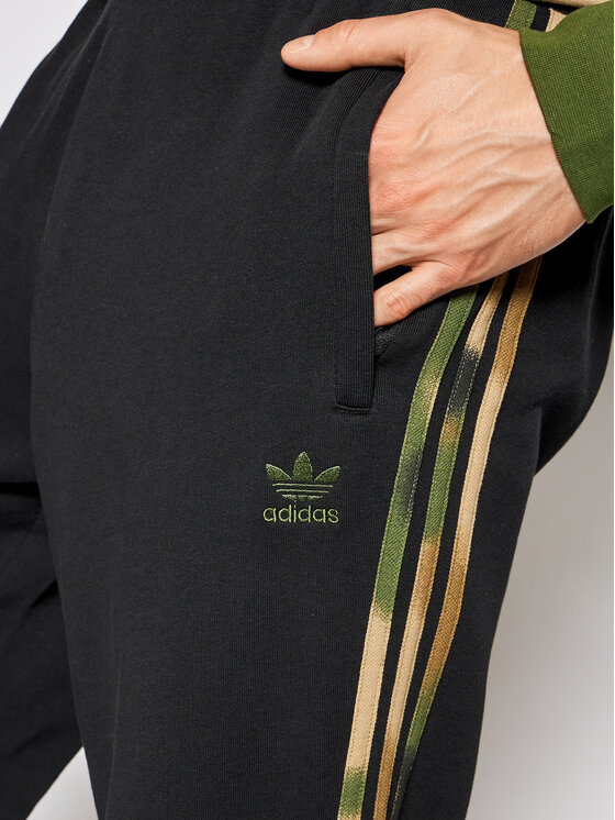adidas Teplákové nohavice Camo GN1861 Čierna Fitted Fit • Modivo.sk