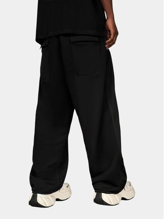 MADE BY SOCIETY MADE BY SOCIETY Spodnie materiałowe Pantaloni Shadow Cargo - P17152 Czarny Basic Fit