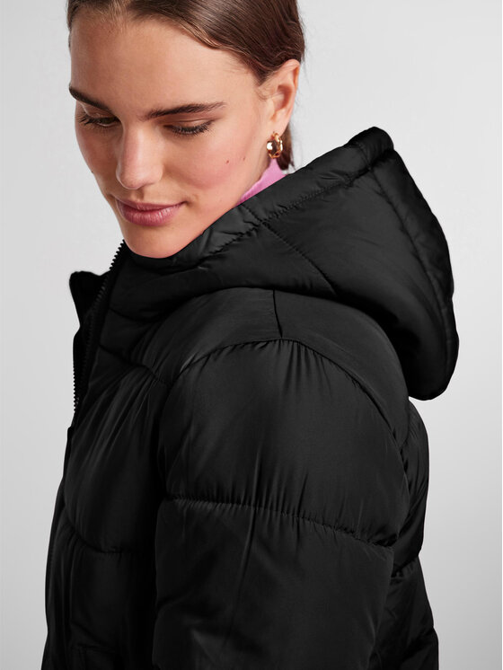 Pieces Pieces Žieminė striukė 17115626 Juoda Regular Fit