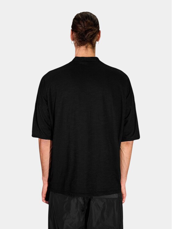 MADE BY SOCIETY MADE BY SOCIETY T-Shirt Tricou DHARMA - T17454 Czarny Basic Fit