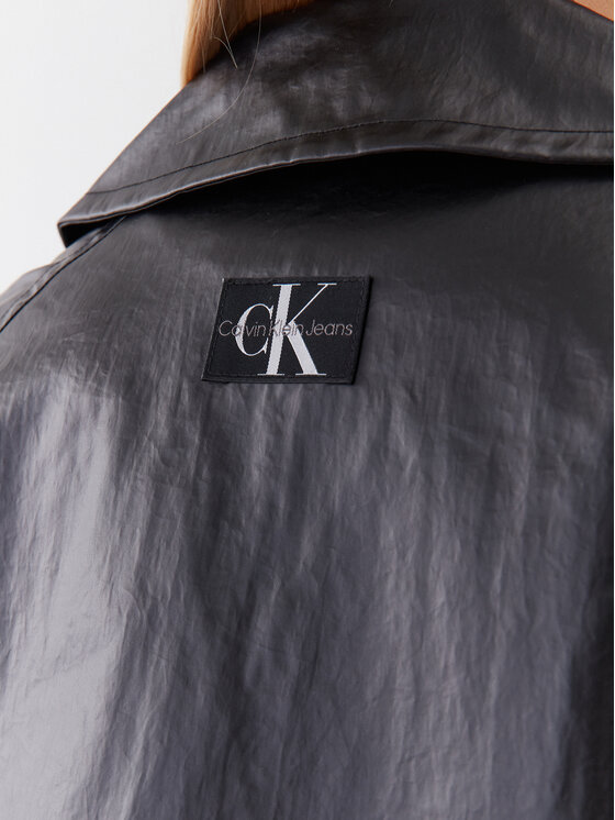 Calvin Klein Jeans Calvin Klein Jeans Prehodni plašč J20J221389 Črna Relaxed Fit
