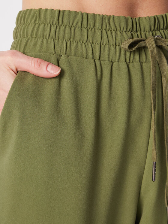 Moss Copenhagen Moss Copenhagen Pantaloni din material Kesia 16940 Verde Relaxed Fit