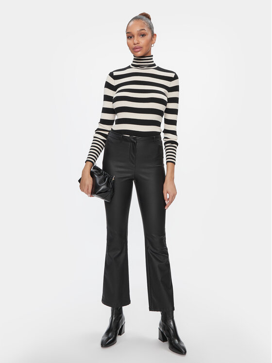 Vero Moda Vero Moda Nohavice z imitácie kože 10300232 Čierna Flared Fit