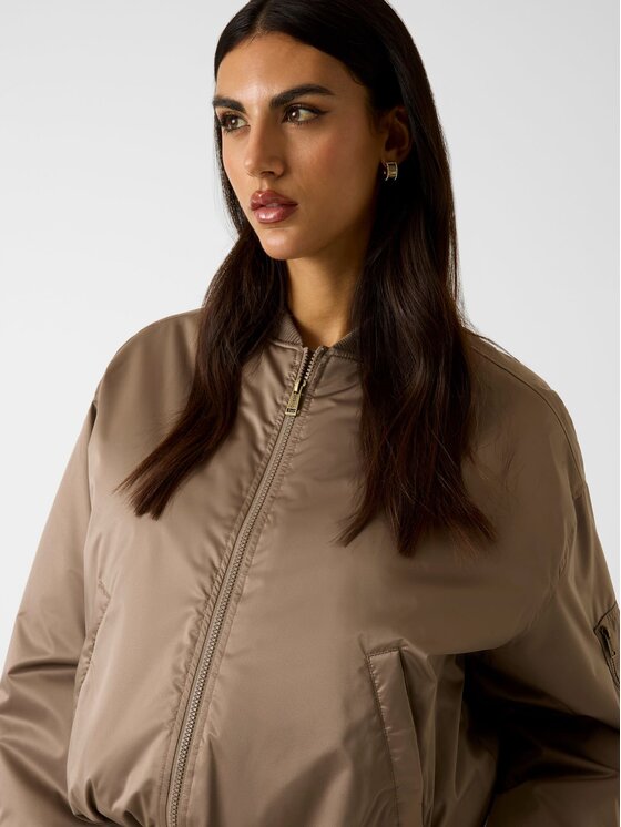 Guess Guess Bunda bomber 180638 Hnědá Classic Fit