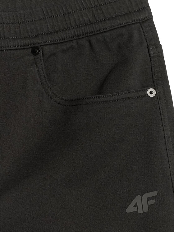 4F 4F Spodnie materiałowe ESSENTIAL Czarny Regular Fit