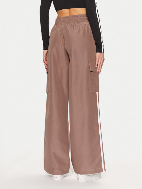 adidas adidas Pantaloni da tuta adicolor 3-Stripes JC8138 Beige Loose Fit