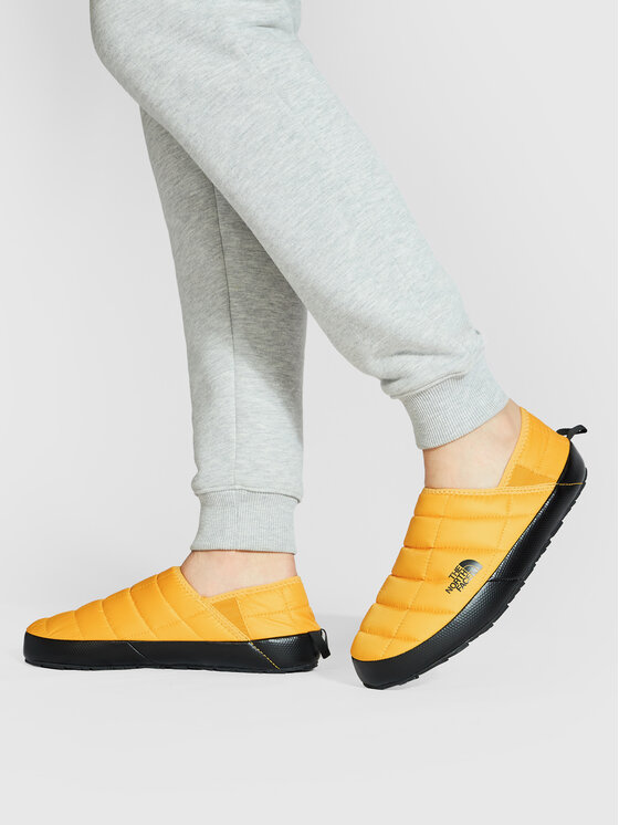The North Face The North Face Papuci de casă Traction Mule V NF0A3UZNZU31 Galben