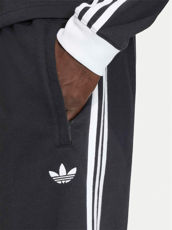adidas adidas Szorty sportowe 3-Stripes KE3566 Czarny Regular Fit