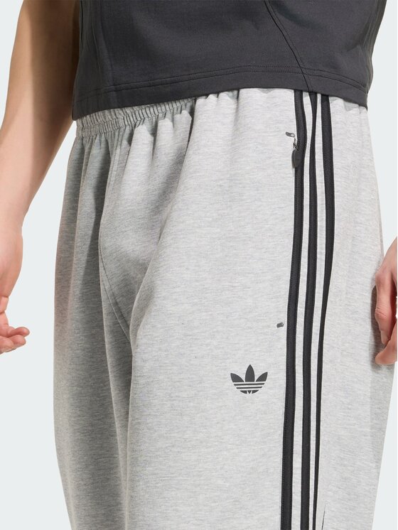 adidas adidas Hlače iz tkanine 168988 Siva Loose Fit