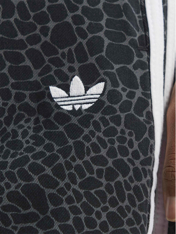 adidas adidas Jeansy Firebird Aop KD2816 Szary Loose Fit